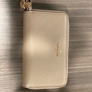 Small Zip Close Coach Wallet